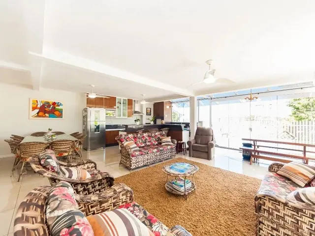 Casa com 360m² 4 quartos e 4 banheiros, à venda, no bairro Santo Inácio em Curitiba