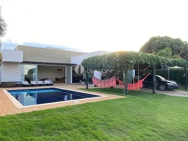 Casa com 1000m² 4 quartos e 2 banheiros, à venda, no bairro Portal do Lago em Engenheiro Coelho