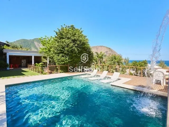 Casa com 1800m² 3 quartos e 2 banheiros, para alugar, no bairro Itacoatiara em Niterói