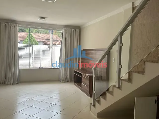Casa 3 quartos e 3 banheiros, à venda, no bairro Jardim Amália em Volta Redonda