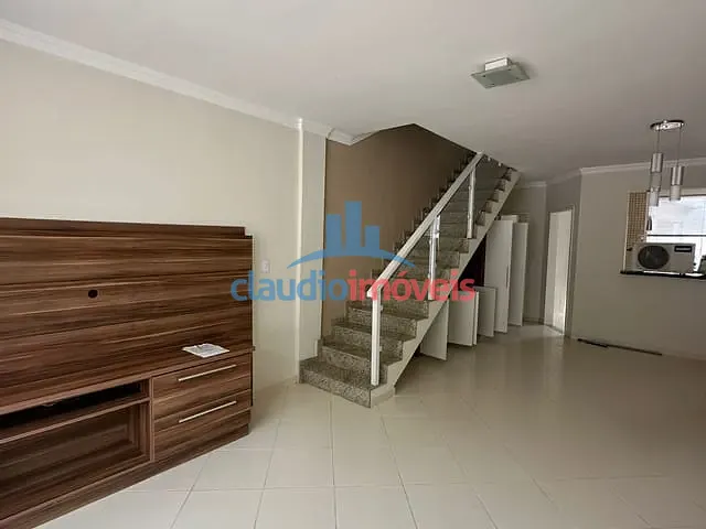 Casa 3 quartos e 3 banheiros, à venda, no bairro Jardim Amália em Volta Redonda