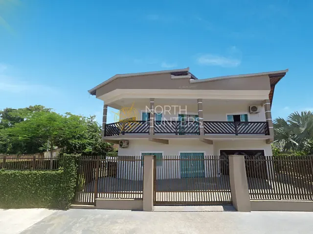 Sobrado com 321m² 4 quartos e 3 banheiros, à venda, no bairro Jardim Iririú em Joinville