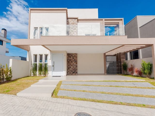 Casa com 300m² 4 quartos e 5 banheiros, à venda, no bairro Santa Felicidade em Curitiba