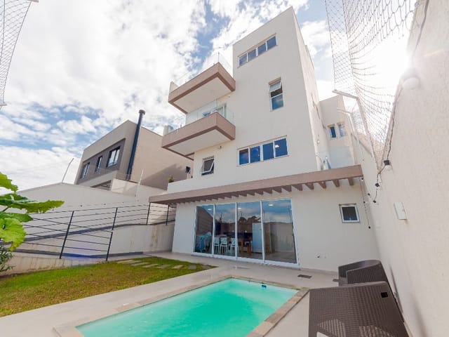 Casa com 300m² 4 quartos e 5 banheiros, à venda, no bairro Santa Felicidade em Curitiba