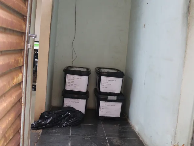 Casa com 396m², à venda, no bairro Caiçara-Adelaide em Belo Horizonte