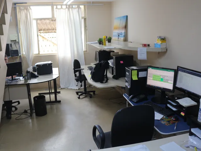 Casa com 396m², à venda, no bairro Caiçara-Adelaide em Belo Horizonte