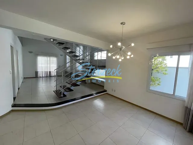 Casa com 375m² 3 quartos e 3 banheiros, para alugar, no bairro Condomínio Recanto dos Paturis em Vinhedo