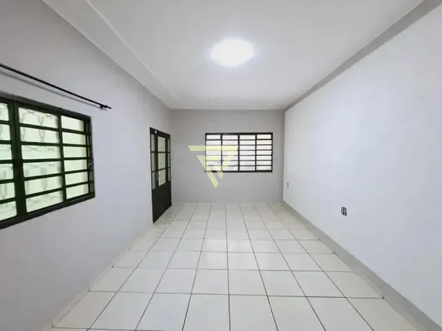 Casa 2 quartos e 2 banheiros, à venda, no bairro Jardim Jandaia em Ribeirão Preto