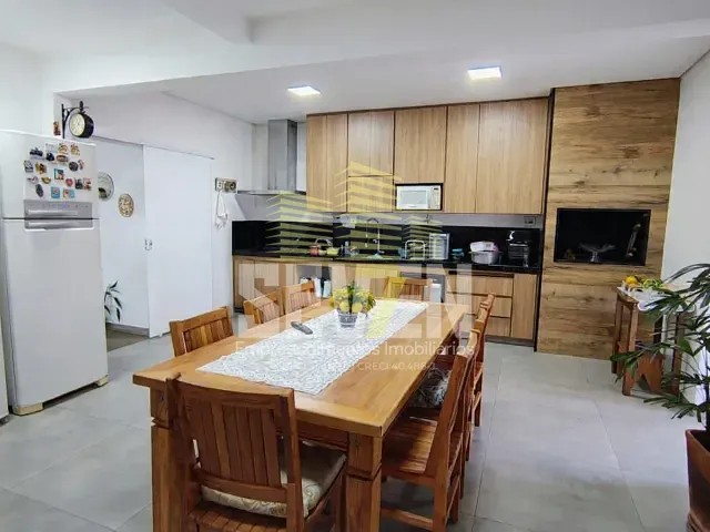 Casa com 260m², à venda, no bairro Jardim Paulista em Bauru