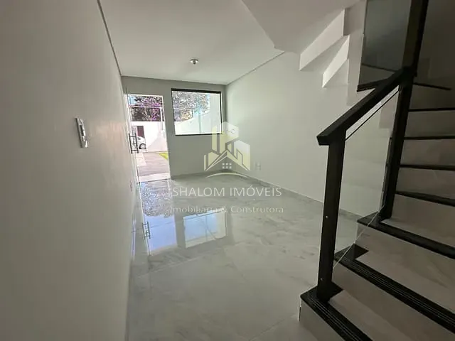 Casa 2 quartos e 2 banheiros, à venda, no bairro Candelária em Belo Horizonte