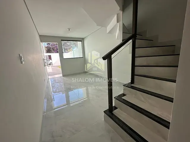 Casa 2 quartos e 2 banheiros, à venda, no bairro Candelária em Belo Horizonte