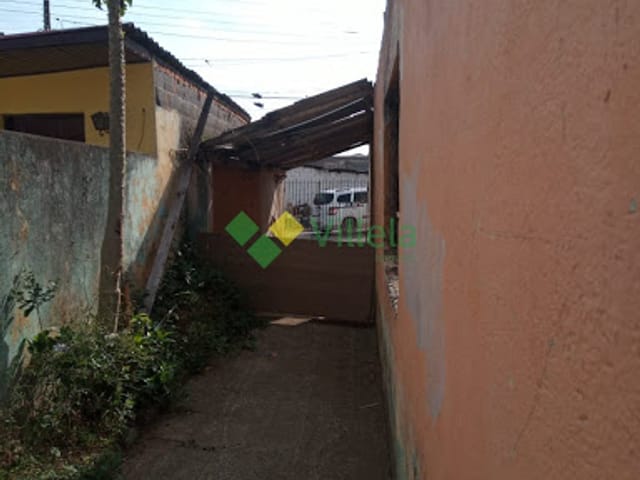 Casa à venda, no bairro Vila Bandeirantes em Poá