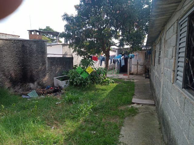 Casa à venda, no bairro Vila Bandeirantes em Poá