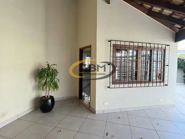 Casa com 360m² 3 quartos e 3 banheiros, à venda, no bairro Jardim Burle Marx em Londrina