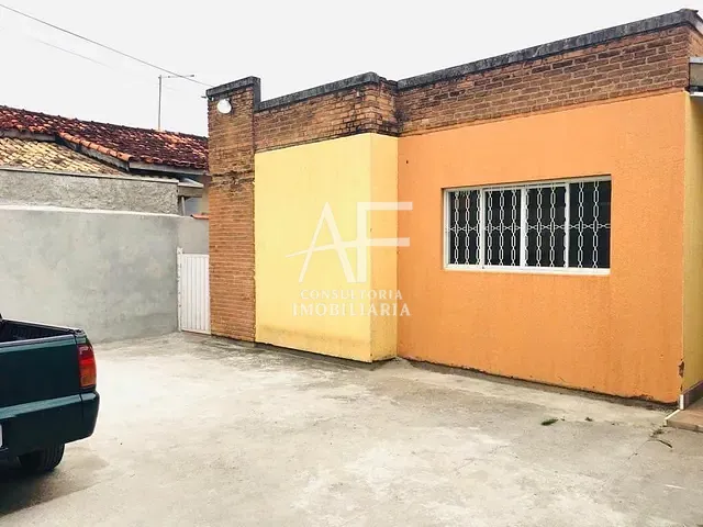 Casa com 320m² 4 quartos e 2 banheiros, à venda, no bairro Parque São Luís em Taubaté