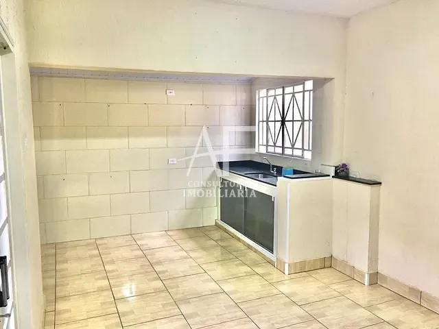 Casa com 320m² 4 quartos e 2 banheiros, à venda, no bairro Parque São Luís em Taubaté