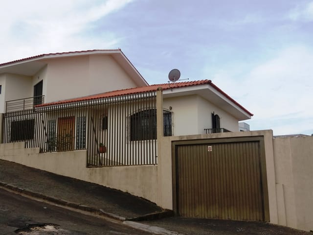 Casa com 495m² 4 quartos e 4 banheiros, à venda, no bairro Jardim Carvalho em Ponta Grossa