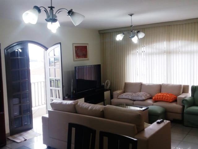Casa com 495m² 4 quartos e 4 banheiros, à venda, no bairro Jardim Carvalho em Ponta Grossa