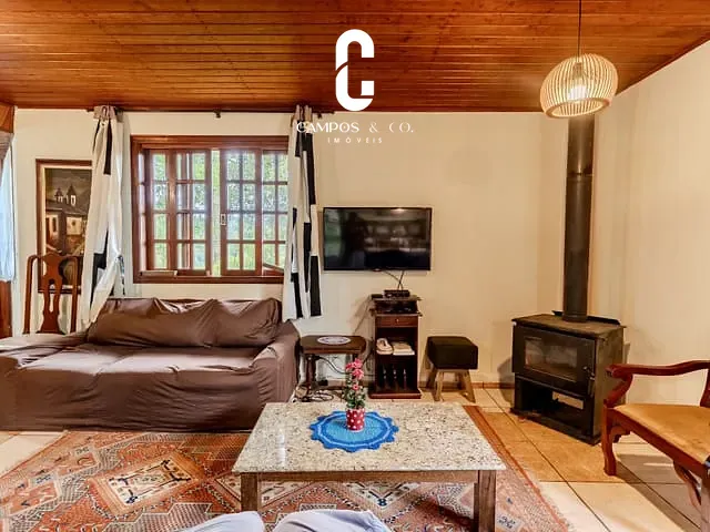 Casa com 5865m² 4 quartos e 4 banheiros, à venda, no bairro Parque Ferradura em Campos do Jordão
