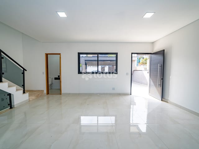 Casa 3 quartos e 4 banheiros, à venda, no bairro Portais (Polvilho) em Cajamar