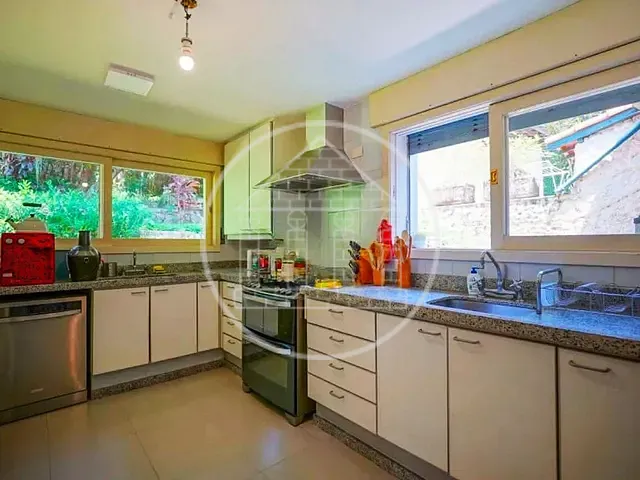 Casa com 3400m² 5 quartos e 4 banheiros, à venda, no bairro Chácara Flora em São Paulo