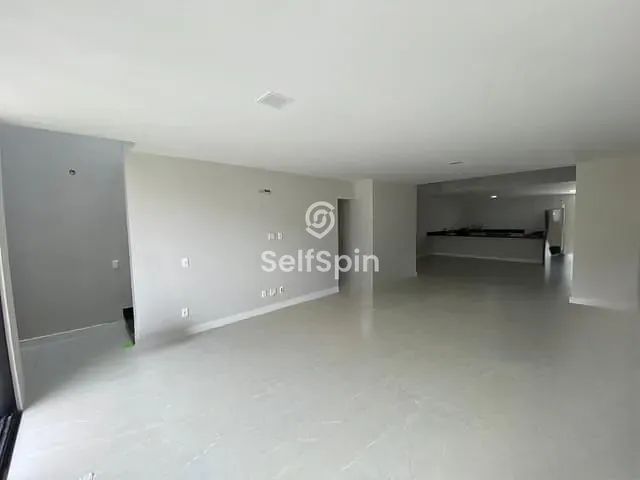 Casa com 280m² 4 quartos e 5 banheiros, para alugar, no bairro Piratininga em Niterói
