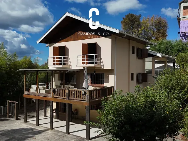 Casa com 1060m² 4 quartos e 4 banheiros, à venda, no bairro VILA EVEREST em Campos do Jordão