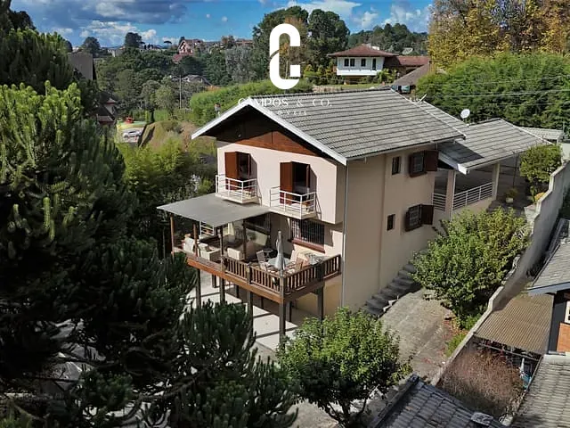 Casa com 1060m² 4 quartos e 4 banheiros, à venda, no bairro VILA EVEREST em Campos do Jordão