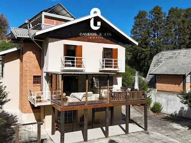 Casa com 1060m² 4 quartos e 4 banheiros, à venda, no bairro VILA EVEREST em Campos do Jordão