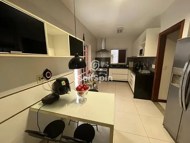 Casa 2 quartos e 2 banheiros, para alugar, no bairro Vital Brazil em Niterói