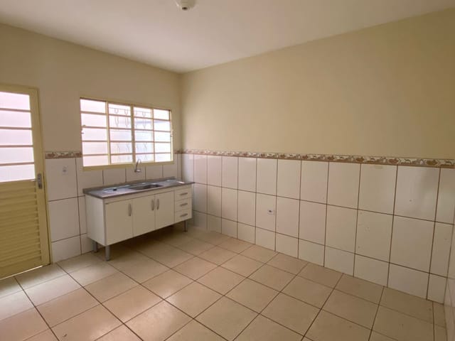 Sobrado 2 quartos e 1 banheiro, para alugar, no bairro Jardim Nova Extrema em Extrema