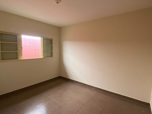 Sobrado 2 quartos e 1 banheiro, para alugar, no bairro Jardim Nova Extrema em Extrema