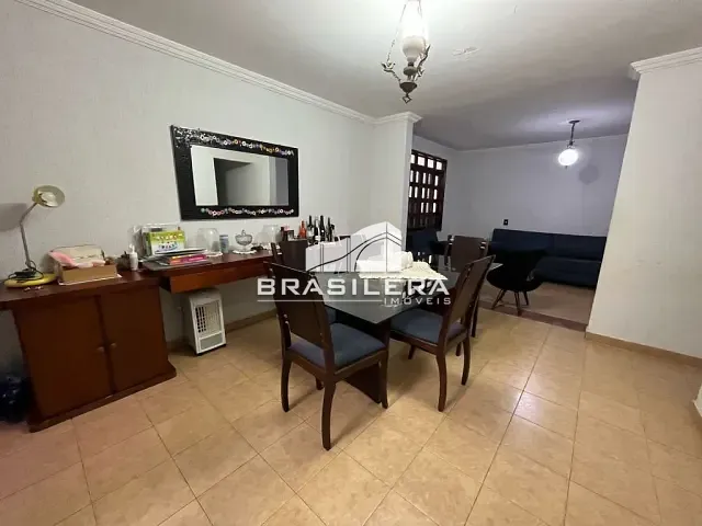 Casa com 450m² 6 quartos e 5 banheiros, à venda, no bairro Jardim Atlântico em Goiânia