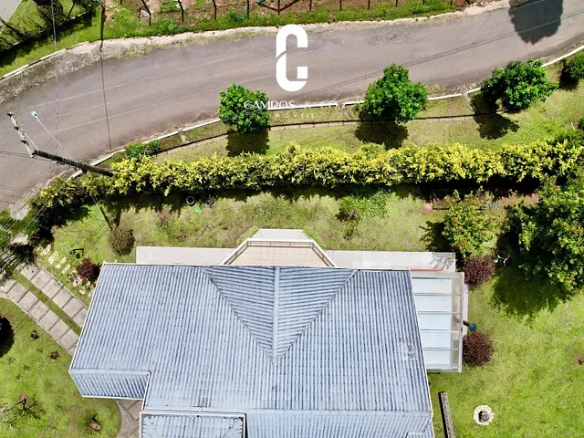 Casa com 1000m² 3 quartos e 4 banheiros, à venda, no bairro Vale da Mantiqueira em Campos do Jordão
