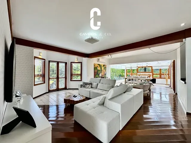 Casa com 1000m² 3 quartos e 4 banheiros, à venda, no bairro Vale da Mantiqueira em Campos do Jordão