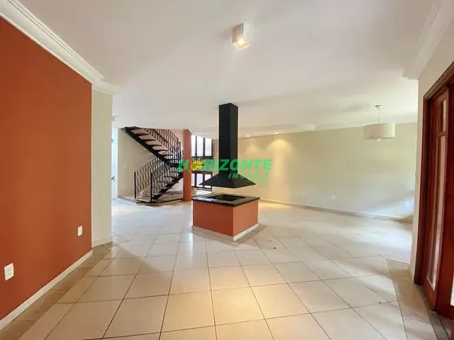Casa com 390m² 3 quartos e 5 banheiros, à venda ou para alugar, no bairro Urbanova em São José dos Campos