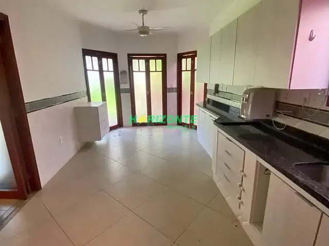 Casa com 390m² 3 quartos e 5 banheiros, à venda ou para alugar, no bairro Urbanova em São José dos Campos