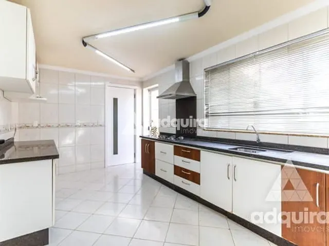 Sobrado 3 quartos e 3 banheiros, à venda, no bairro Olarias em Ponta Grossa