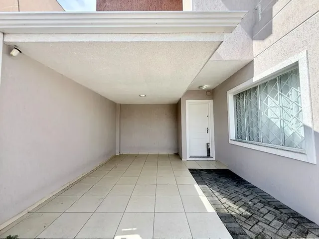 Casa com 135m² 3 quartos e 3 banheiros, para alugar, no bairro Santo Inácio em Curitiba