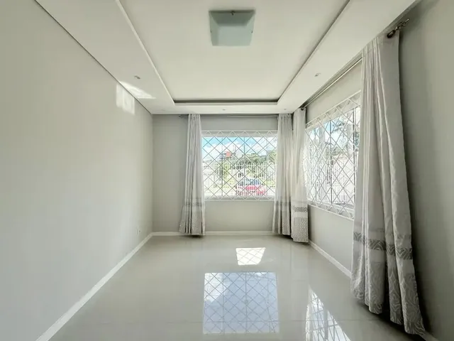 Casa com 135m² 3 quartos e 3 banheiros, para alugar, no bairro Santo Inácio em Curitiba