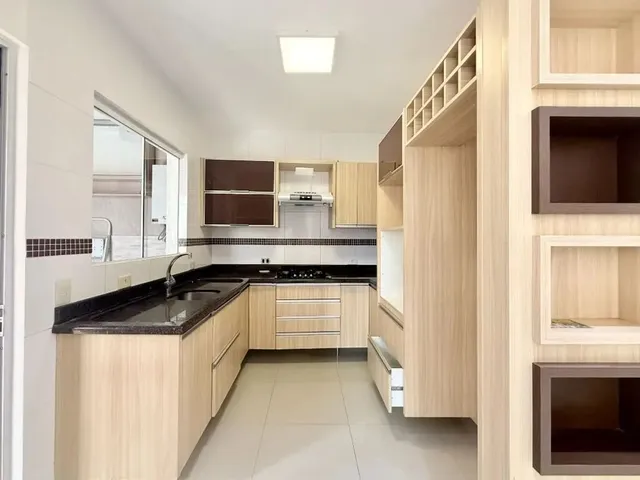 Casa com 135m² 3 quartos e 3 banheiros, para alugar, no bairro Santo Inácio em Curitiba