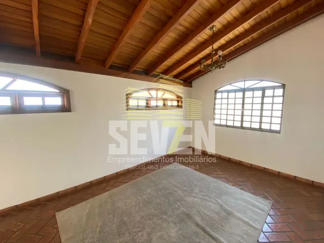 Casa com 242m² 4 quartos e 2 banheiros, à venda, no bairro Jardim Cruzeiro do Sul em Bauru