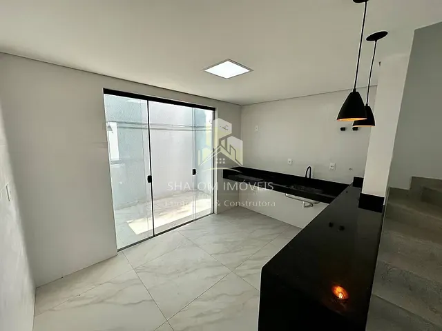 Casa 3 quartos e 2 banheiros, à venda, no bairro Planalto em Belo Horizonte