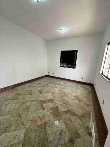 Casa com 240m², à venda ou para alugar, no bairro Centro em Campos dos Goytacazes