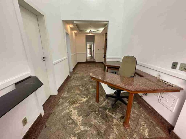 Casa com 240m², à venda ou para alugar, no bairro Centro em Campos dos Goytacazes