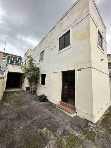 Casa com 240m², à venda ou para alugar, no bairro Centro em Campos dos Goytacazes