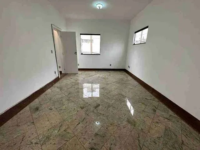 Casa com 240m², à venda, no bairro Centro em Campos dos Goytacazes