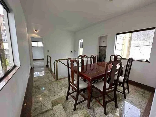 Casa com 240m², à venda, no bairro Centro em Campos dos Goytacazes