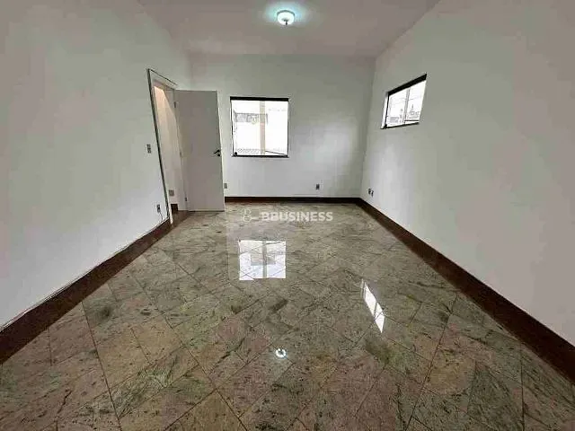Casa com 240m², à venda, no bairro Centro em Campos dos Goytacazes