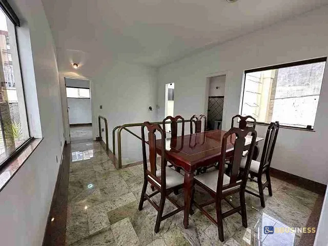 Casa com 240m², à venda ou para alugar, no bairro Centro em Campos dos Goytacazes